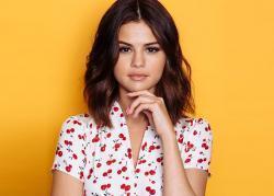Listen online free Selena Gomez Kiss & Tell, lyrics.